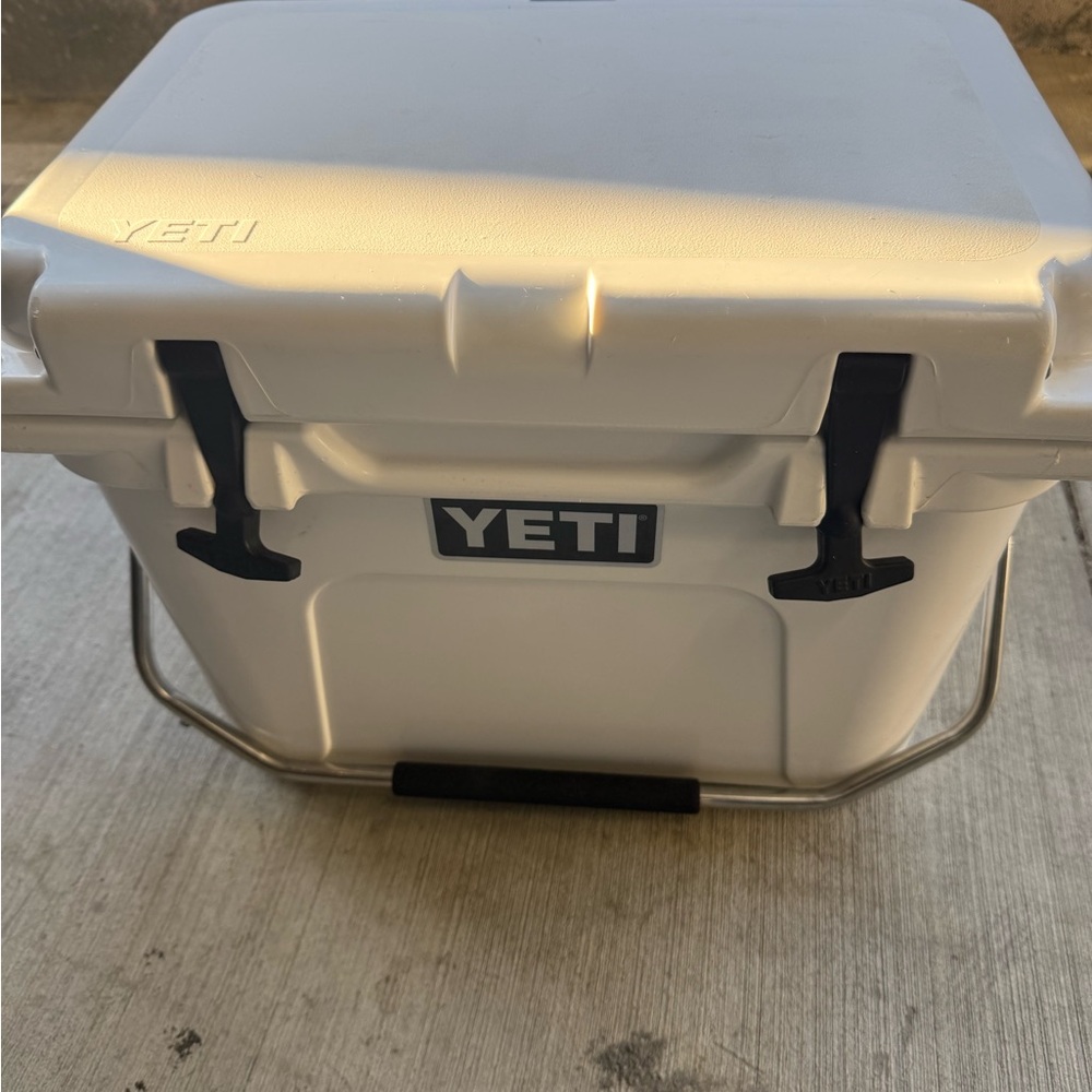 YETI Roadie 20 (Discontinued) White
